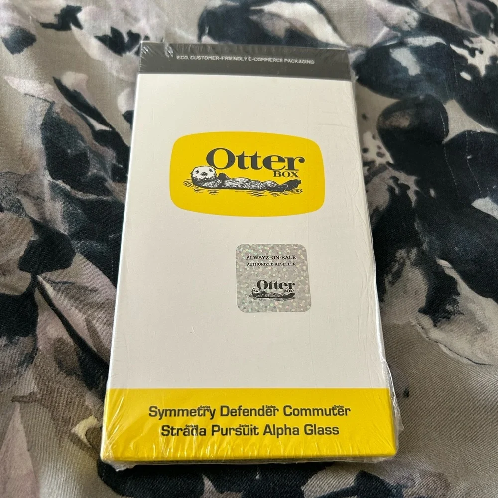 Otterbox iPhone 11 Commuter Series Case in Black